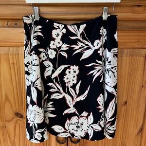 NWT White House Black Market‎ Skirt Mini Black and White Floral Women's Size 8